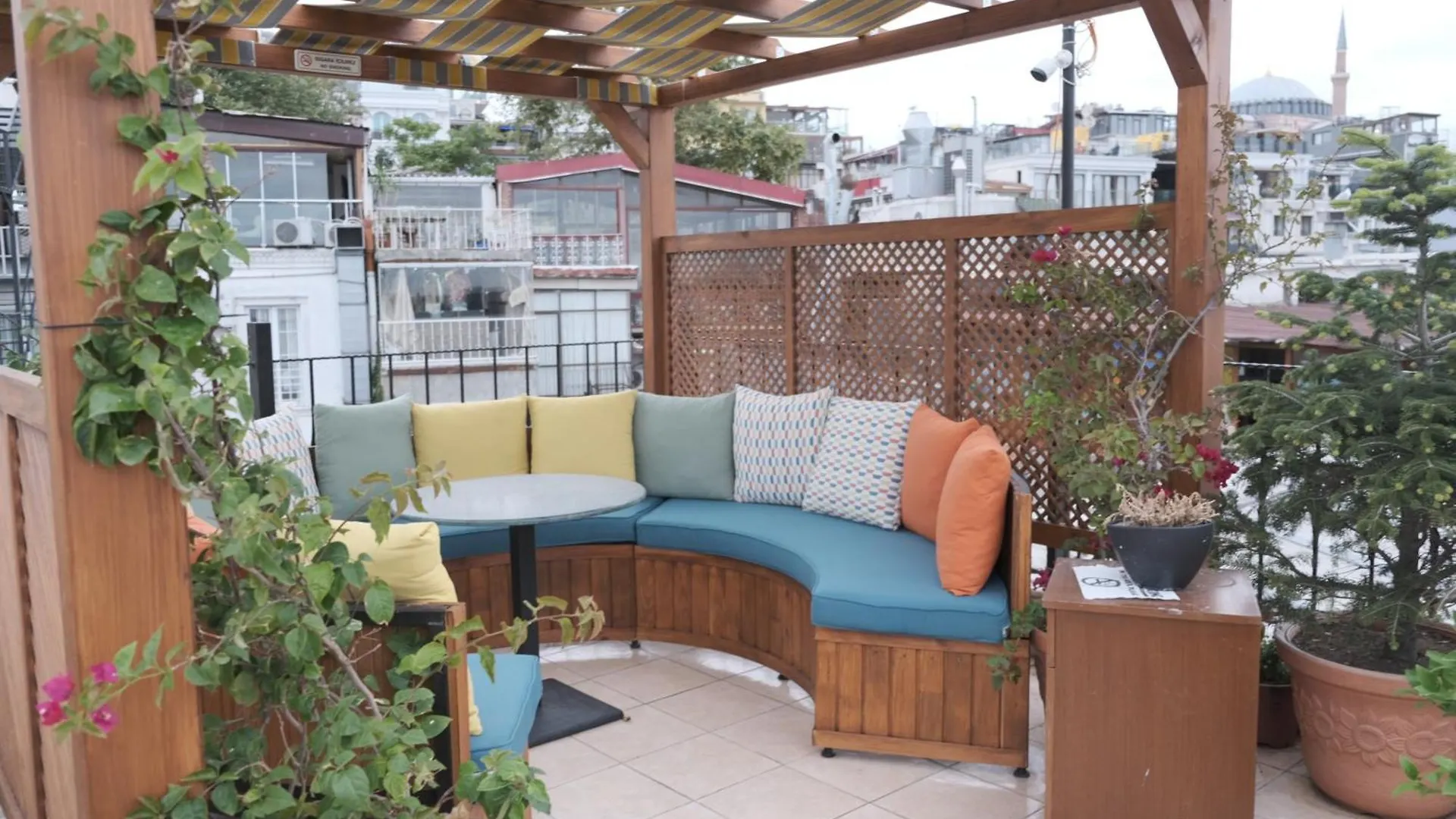 Agora Guesthouse Istanbul 3*,